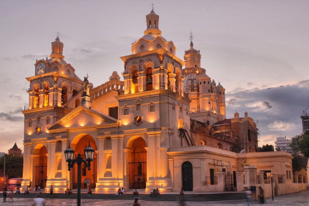 Hotel Azur Amor propio: amar nuestra historia, amar nuestra cultura, amar nuestra comunidad y amar nuestro cuerpo es lo que propone Azur Hotel & Spa de manera inteligente y sensible.