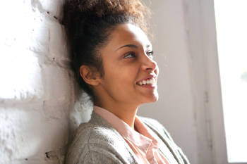 mujer sonriente