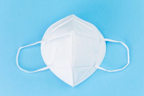 Crean una mascarilla inteligente que traduce idiomas en tiempo real