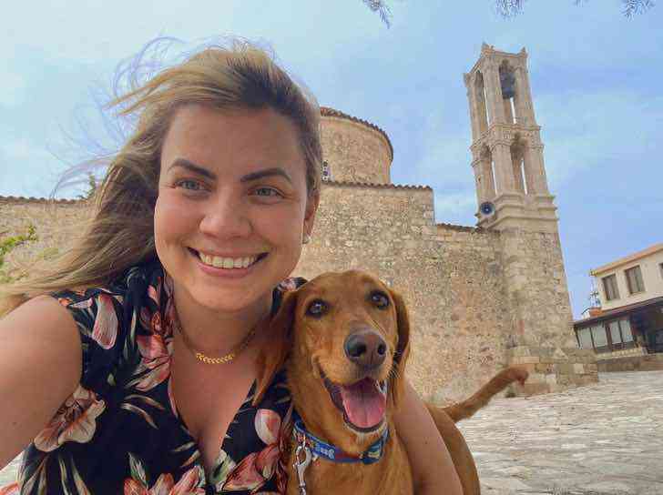 mujer-perritos-3 mujer-perritos-3