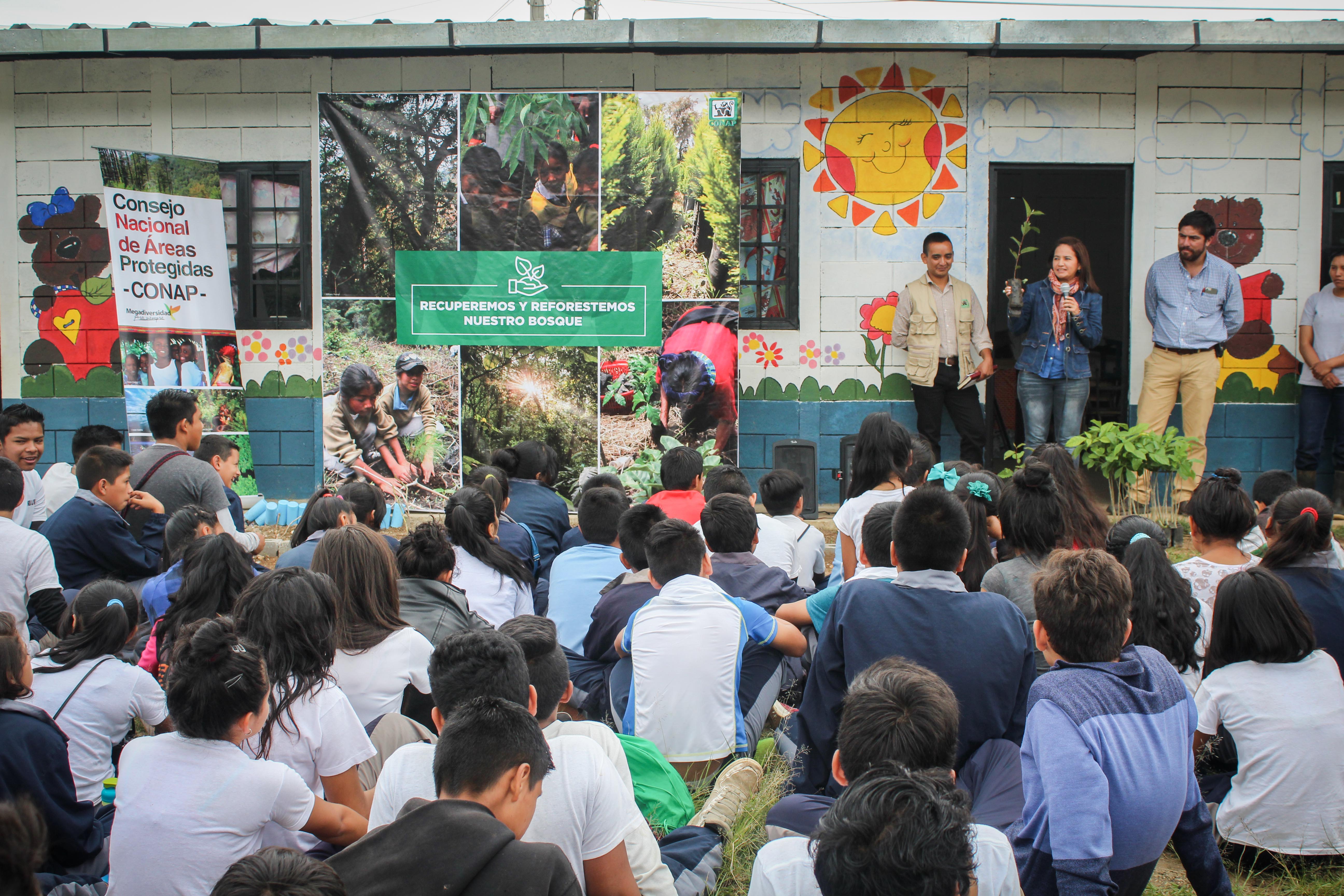 Reforestación escuela Peronia 2016 FOTO CONAP Reforestación escuela Peronia 2016 FOTO CONAP