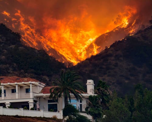 Incendios en California: las condiciones climáticas complican la situación