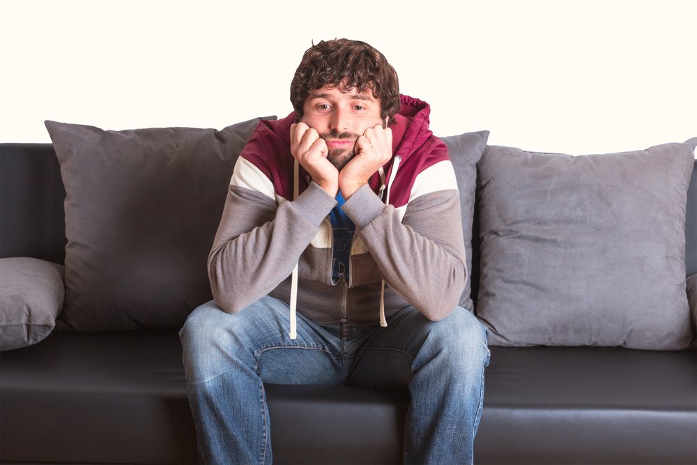 hombre sillon Los astros determinan las cosas que más te molestan de los demás