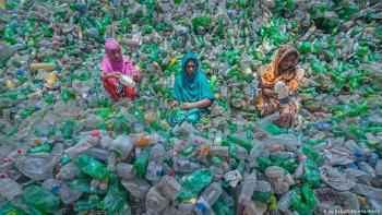 Botellas de plástico en Bangladesh.