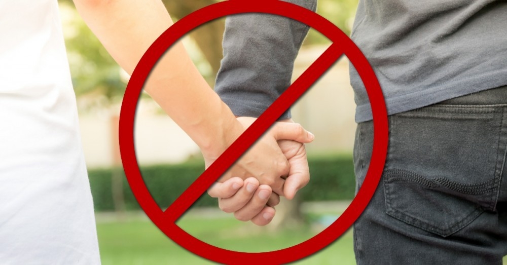 En estos países está prohibido mostrar amor en público | Bioguia