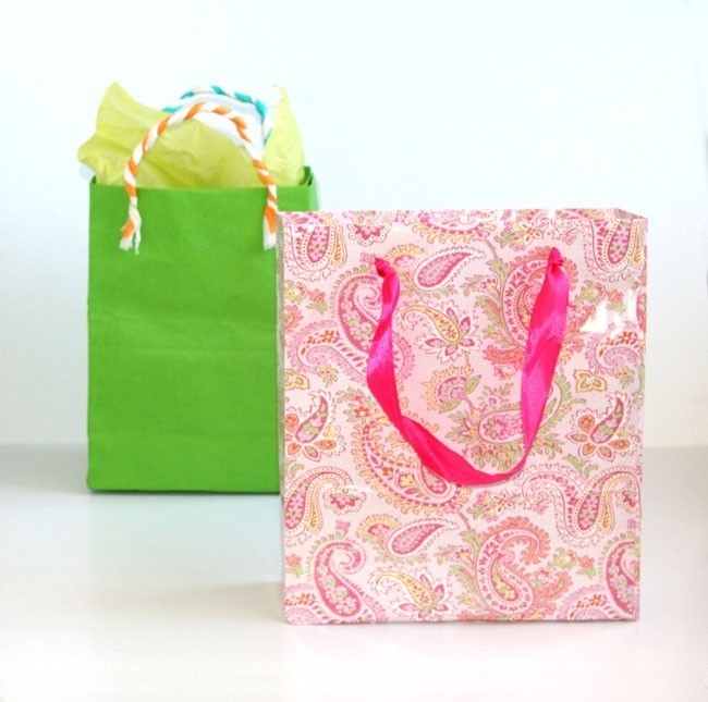 Cómo hacer bolsas de regalo con papel Bioguia