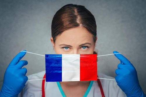 Francia premia con la ciudadanía a los que combatieron la pandemia en “primera línea”