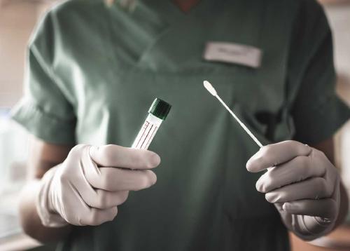 Hisopado rectal: ¿es o no más efectivo para detectar el coronavirus?