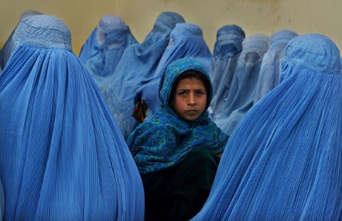 Mujeres que viven bajo el yugo taliban en Afganistan