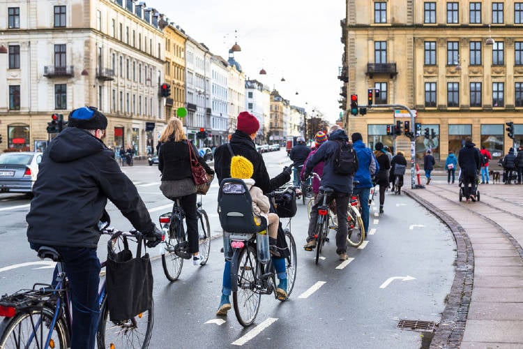 ciclistas en copenhague dinamarca