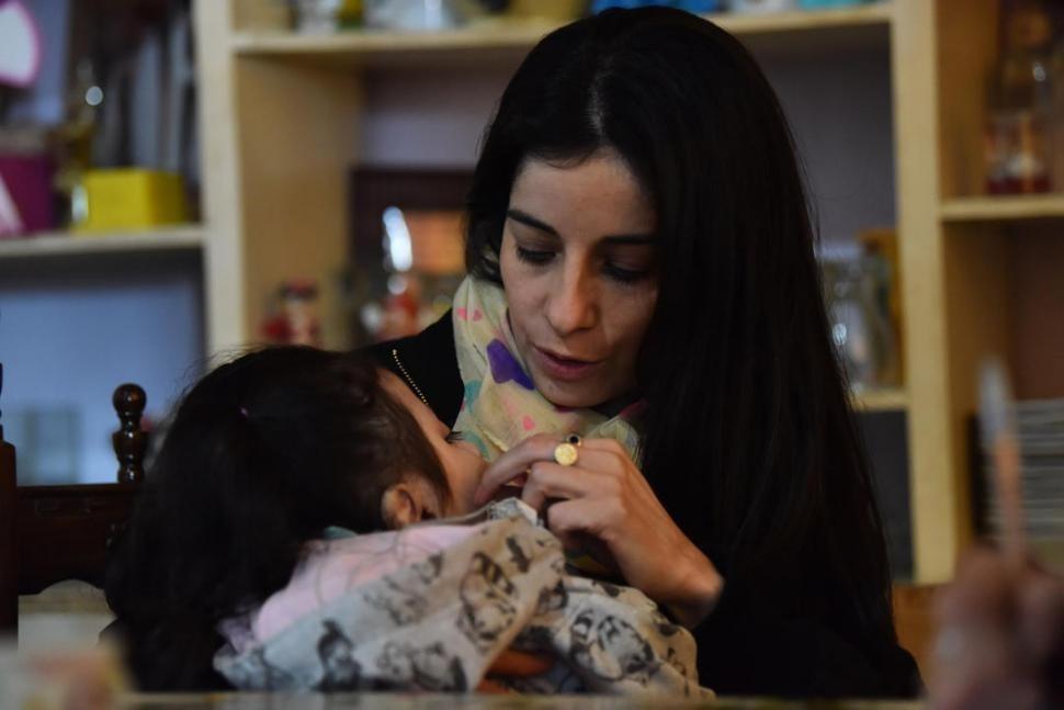 Nuria se presentó en el juzgado para averiguar cómo tenía que hacer y si existía la posibilidad de adoptarla Nuria se presentó en el juzgado para averiguar cómo tenía que hacer y si existía la posibilidad de adoptarla
