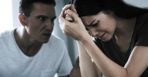 Frases que nunca deberías dejar que tu pareja te diga una, otra, y otra vez
