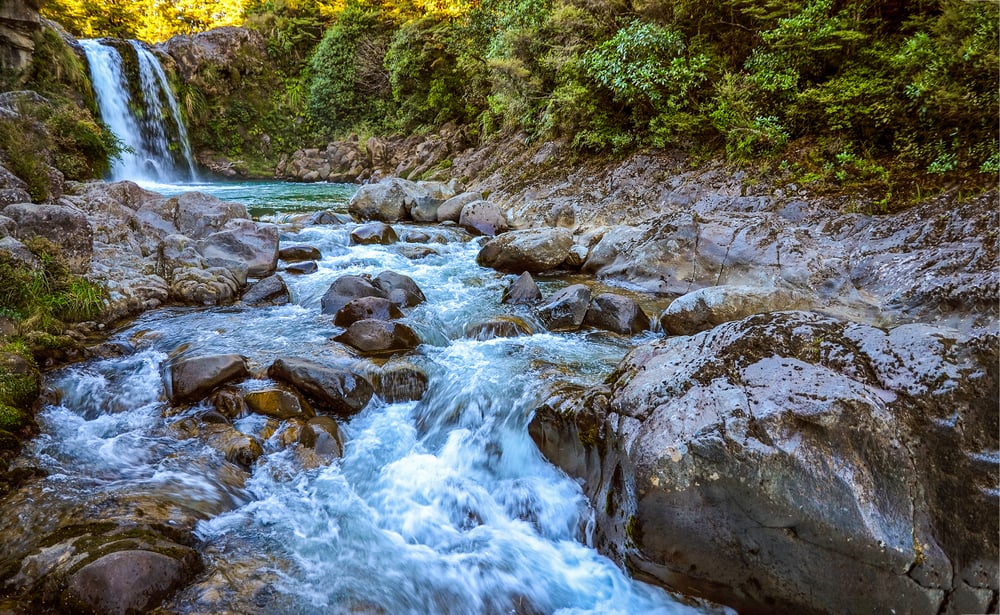 hermosa cascada de un rio 