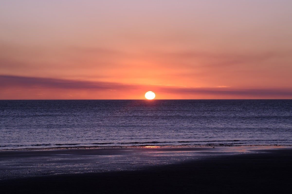 Cae el sol en Puerto Pirámides, Península Valdés