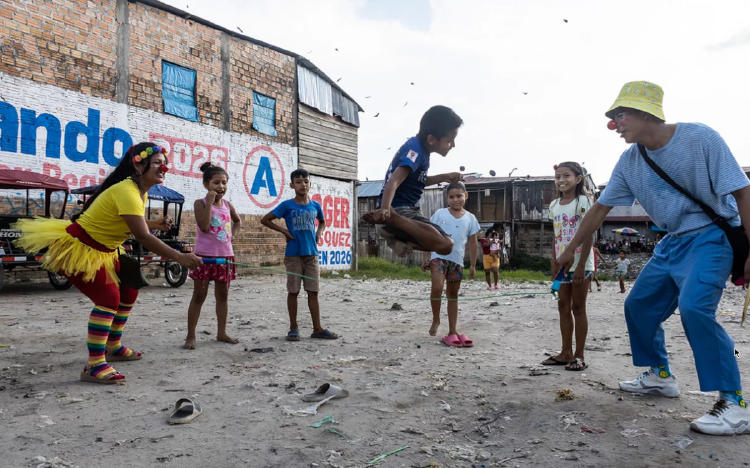 payasos y niños