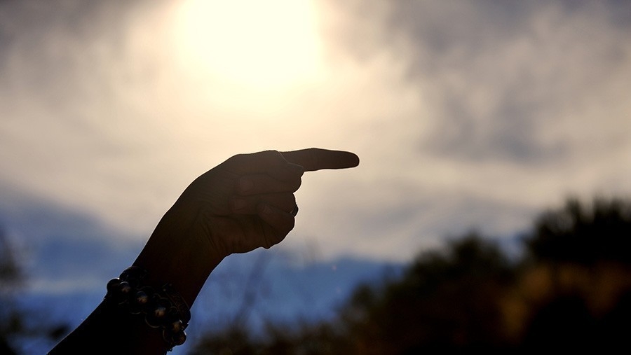 Truco para saber la hora con los dedos de la mano