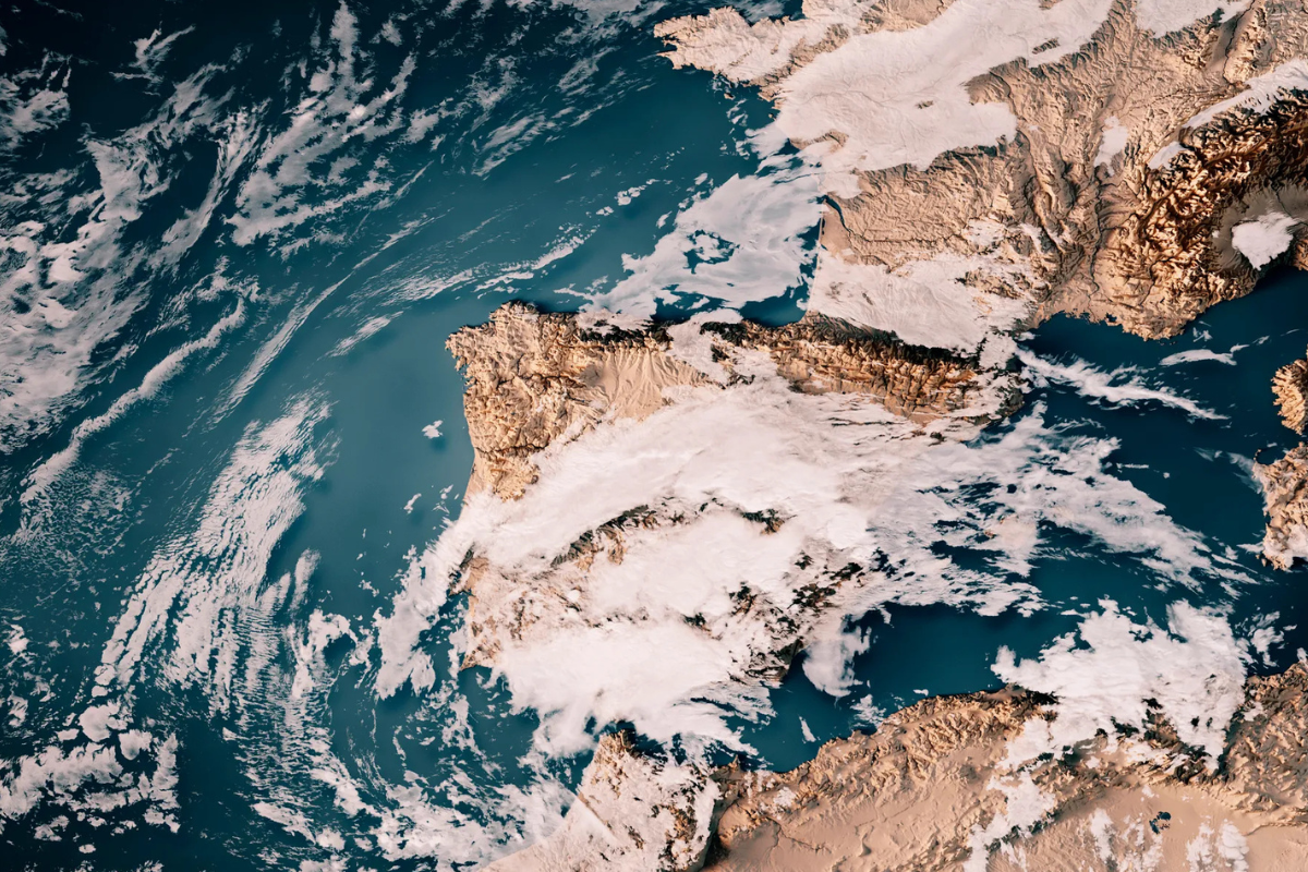 Representación 3D de un mapa topográfico de la Península Ibérica con las nubes del 29 de octubre de 2024. (Foto: Getty images)