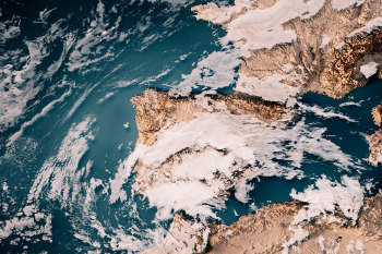 DANA Representación 3D de un mapa topográfico de la Península Ibérica con las nubes del 29 de octubre de 2024. (Foto: Getty images)