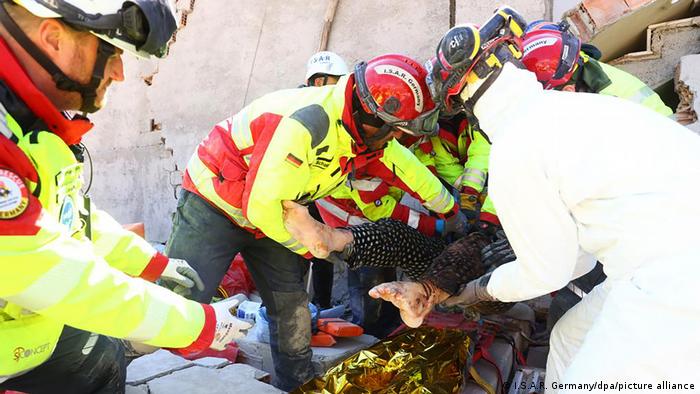 64676016_303 64676016_303