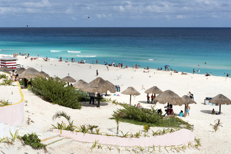 playa delfines playa delfines