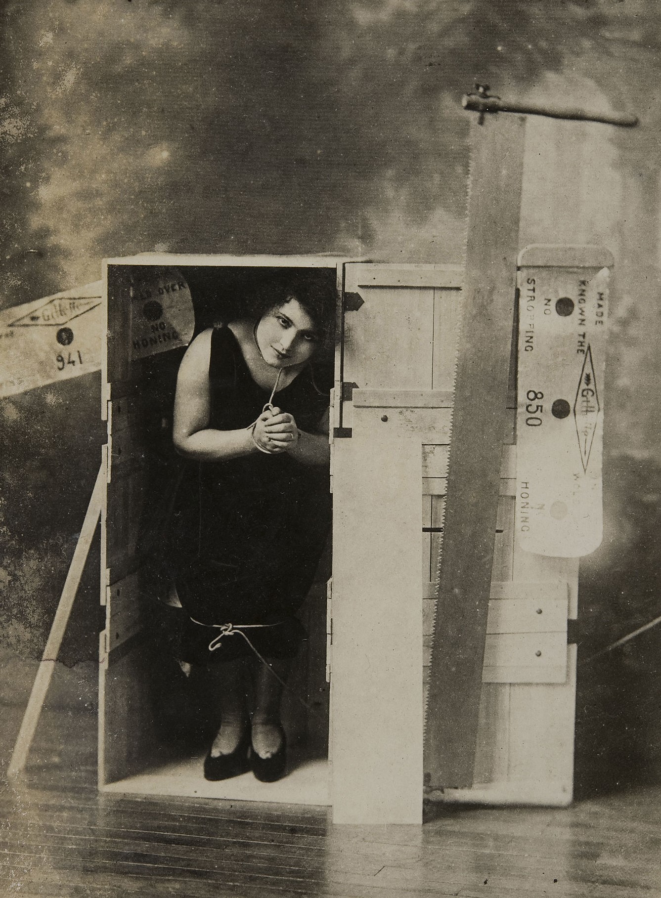 Mujer en un cajón Mujer en un cajón para truco de magia