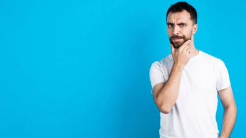 hombre dudoso Resolver acertijos estimula la creatividad (Foto: Pinterest)