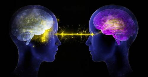 ¿Sientes que hablas con alguien cuando sueñas? En realidad se están comunicando