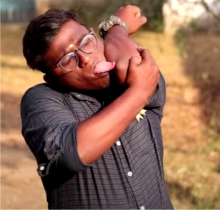 K Praveen lengua mas larga del mundo3 K Praveen lengua mas larga del mundo3