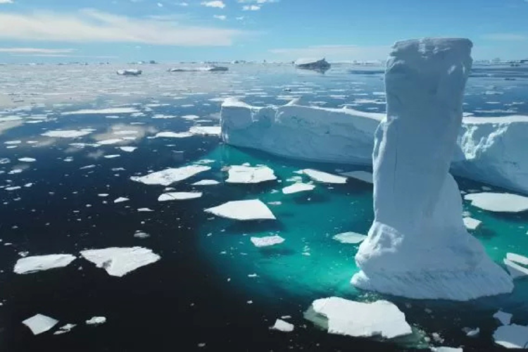 glaciares La gran masa de agua se acumula cerca de la línea del Ecuador, provoca que el planeta se abulte hacia el centro. Esto ralentiza la rotación porque tiene más peso en el medio. (Foto: Cronista.com)