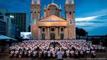 63695631_303 Cientos de músicos formaron parte del recital en Maracaibo para ganar el récord Guinness