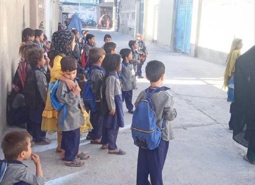 Niños en escuela de Afganistán