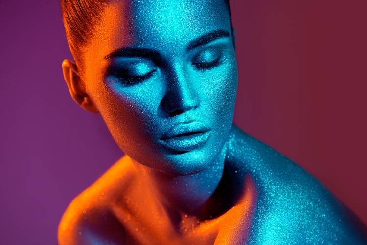 mujer azul y roja brillos mujer azul y roja brillos