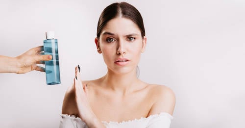 5 tóxicos de los cosméticos que pueden dañar tu piel Rechazar productos dañinos