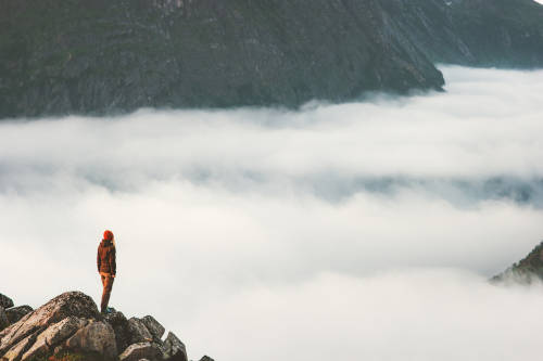 viajero acantilado introspección viajero acantilado introspección