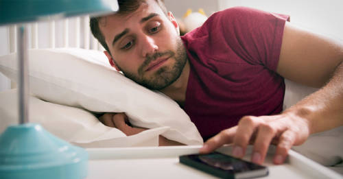 8 cambios muy sencillos para enseñarle a tu cuerpo a despertarte más temprano