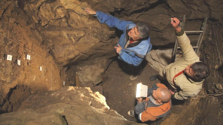 cueva rusia neandertales