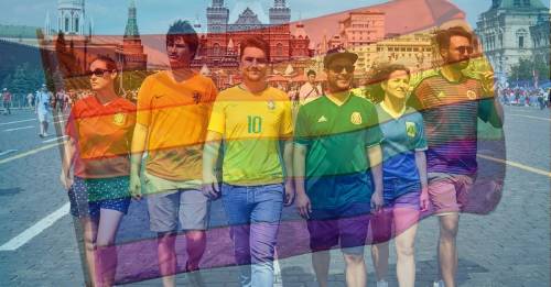 6 activistas se las ingeniaron para mostrar la bandera LGBT en Rusia sin represalias