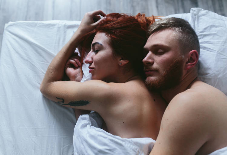 dormir en cucharita que significa dormir en cucharita con tu pareja