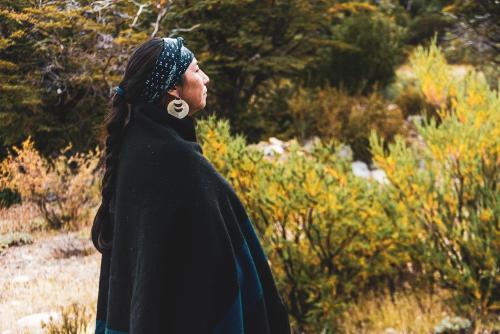 Evis Millán, integrante de la lof Pillán Mahuiza en Chubut | Crédito: Celeste Vientos. Evis Millán, integrante de la lof Pillán Mahuiza en Chubut | Crédito: Celeste Vientos.