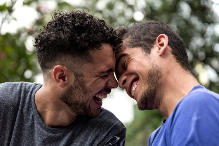 Pareja gay feliz relacion increible