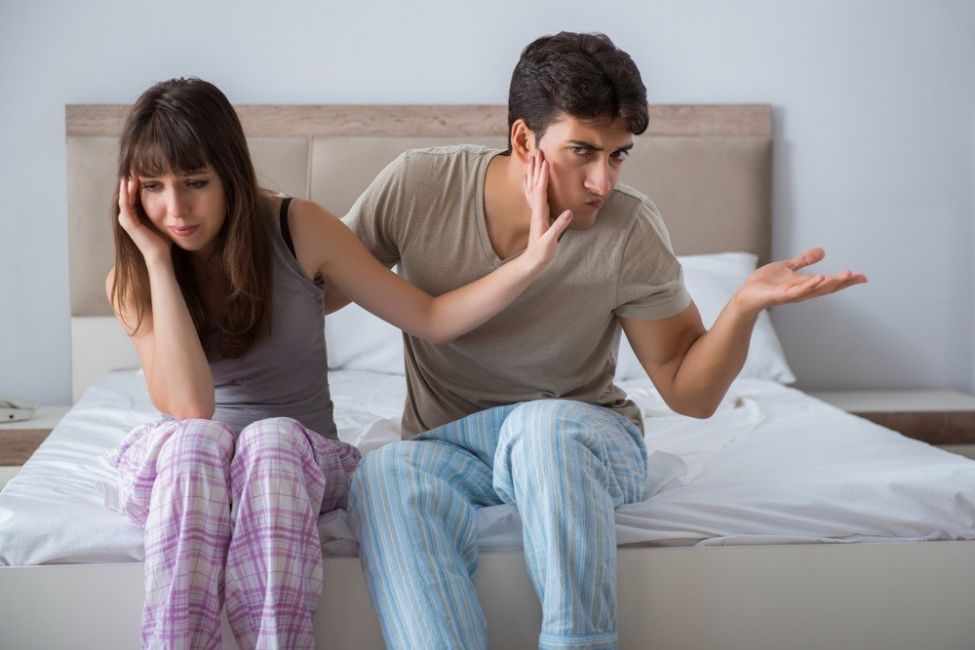 Hombre que no quiere usar condón Hombre que no quiere usar condón