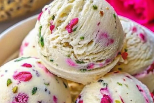 helado Te proponemos un postre floral de helado de Cheesecake con pistacho y rosa. (Foto: Pinterest)