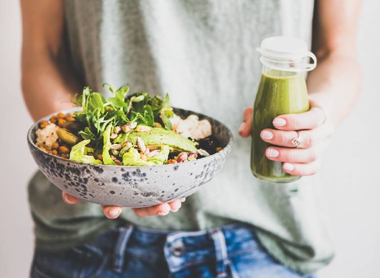 mujer alimentacion saludable