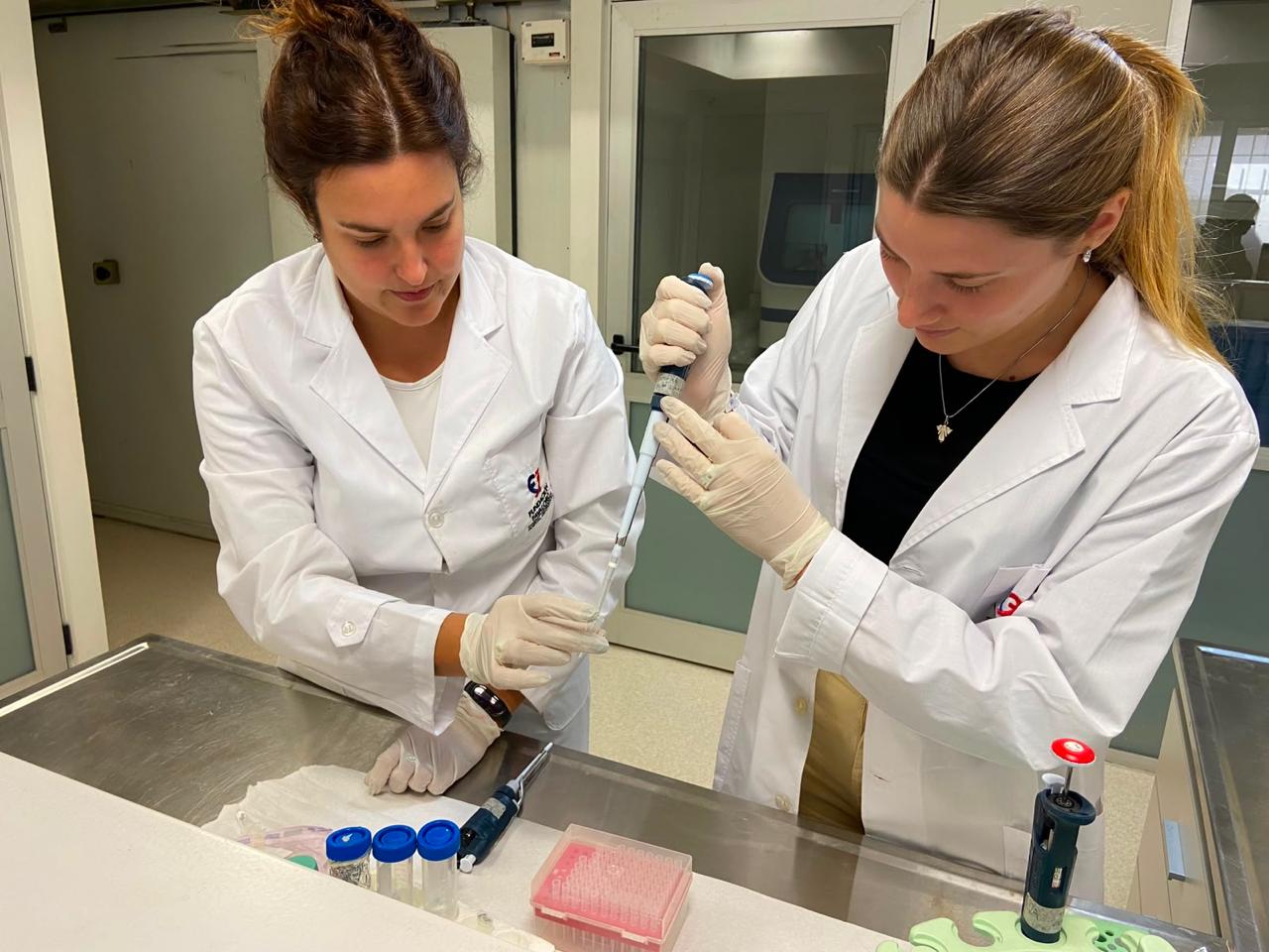 Pilar Ferrer bióloga, estudiante de doctorado en Medicina Regenerativa de la Universidad Favaloro y CEO y cofundadora de ANOVA Biotech