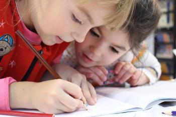 niñas educación UNESCO: más de 180 millones de niñas se han inscrito en la escuela desde 1995
