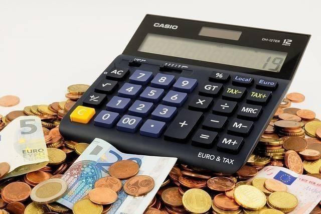 Reservar algo valioso para el futuro, en lugar de consumirlo inmediatamente Reservar algo valioso para el futuro, en lugar de consumirlo inmediatamente