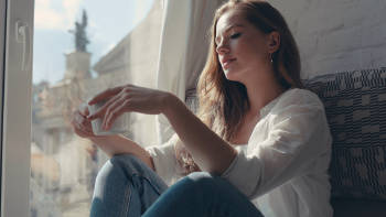 mujer ventana