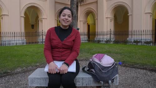 Vivía abajo de un puente, pero hoy trabaja y estudia abogacía