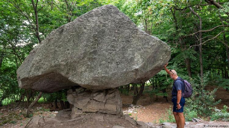 La Pietra Pendula en Italia La Pietra Pendula en Italia