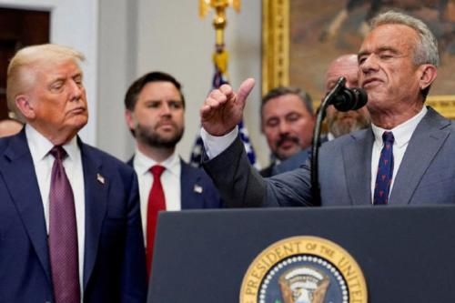 trump Donald Trump observa una intervención del secretario de Salud, Robert F. Kennedy Jr, en la casa Blanca.© Kent Nishimura (REUTERS)